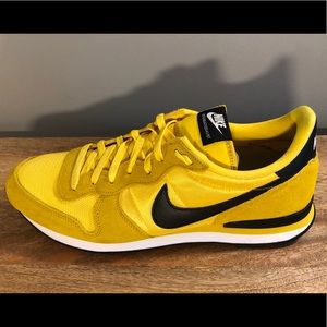 nike internationalist women yellow